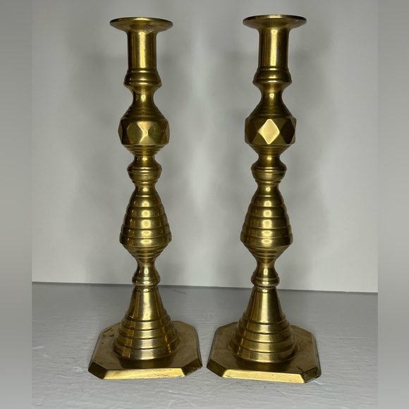 Victorian English Brass Beehive Push Up 11.5" Candlesticks (interior rods MIA) - Picture 3 of 10